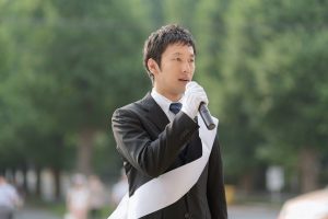 政治について考えるように